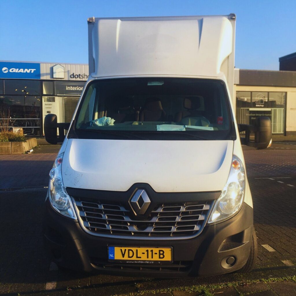 Vooraanzicht bestelbus Tol Logistiek – ruime verhuisbus huren in regio Den Haag