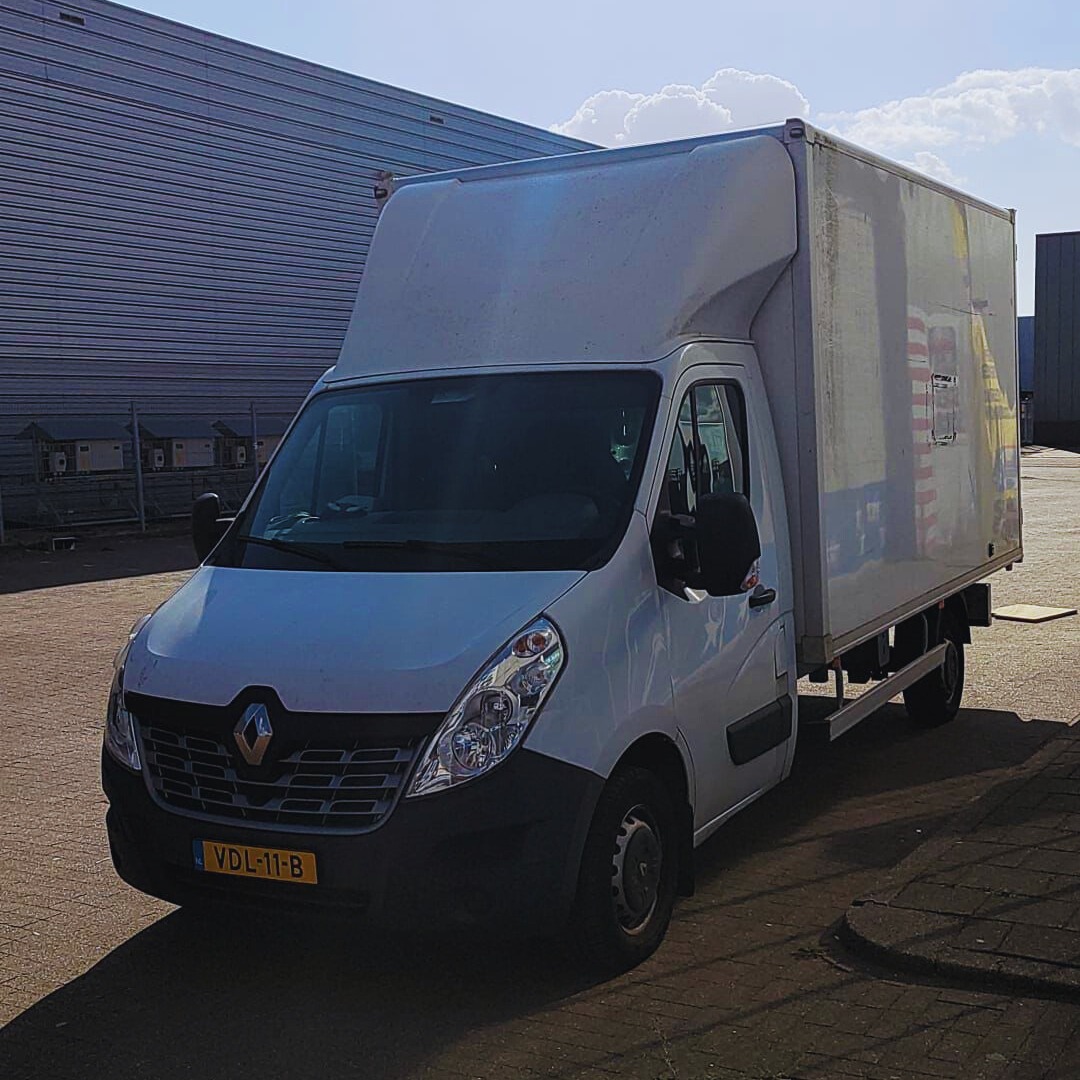 Zijaanzicht bestelbus Tol Logistiek – ruime verhuisbus huren in regio Den Haag